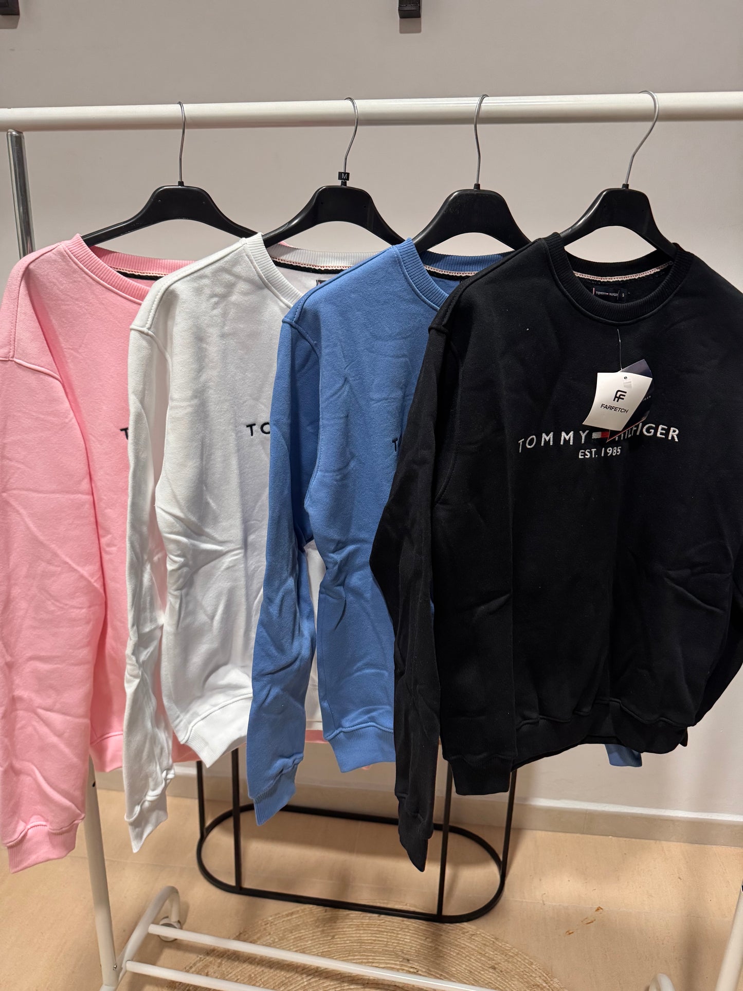 Sudadera bordada TH